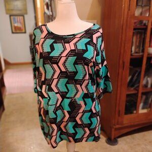 LulaRoe Lynnae Women's XL geometric top!!!